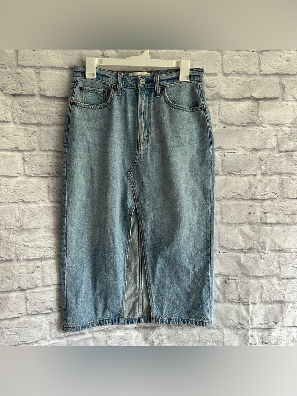 PREOWNED ABERCROMBIE AND FITCH HIGH RISE WOMENS MIDI SKIRT DENIM LIGHT WASH 27